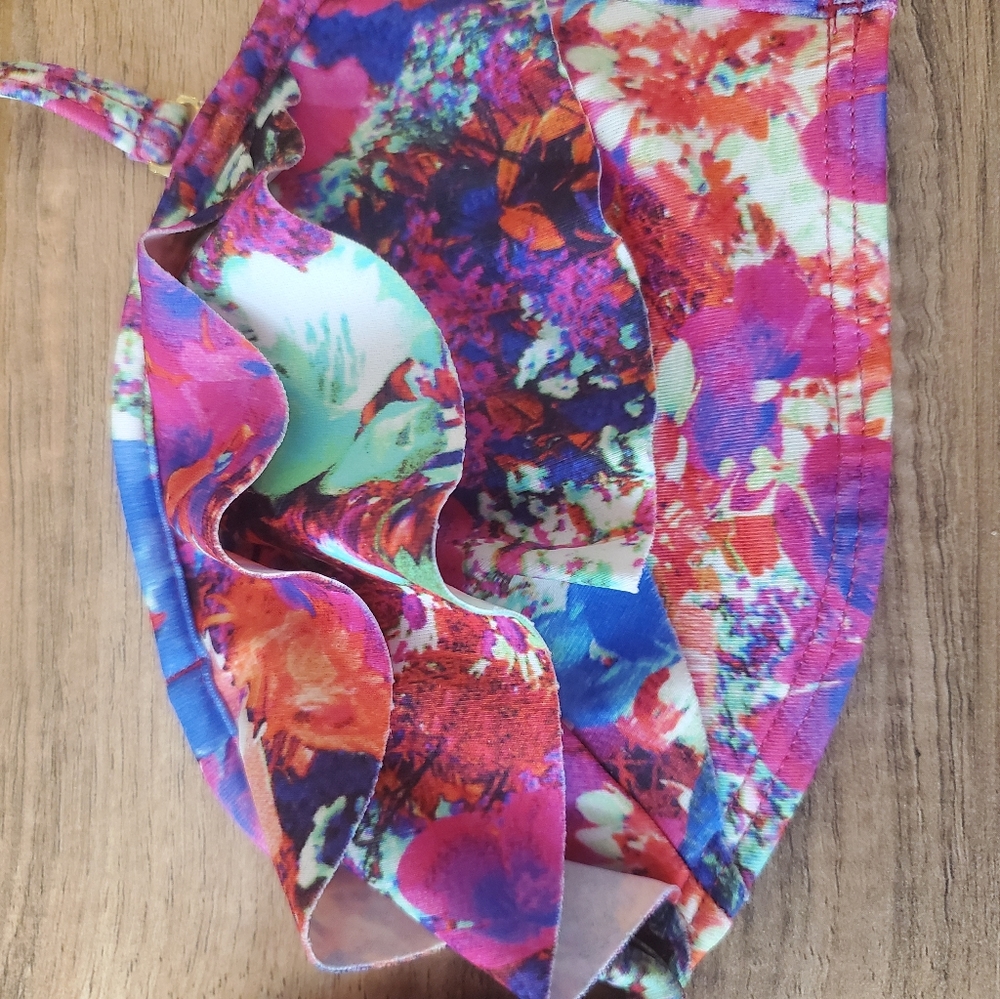 Bikini - Picture 7 of 7